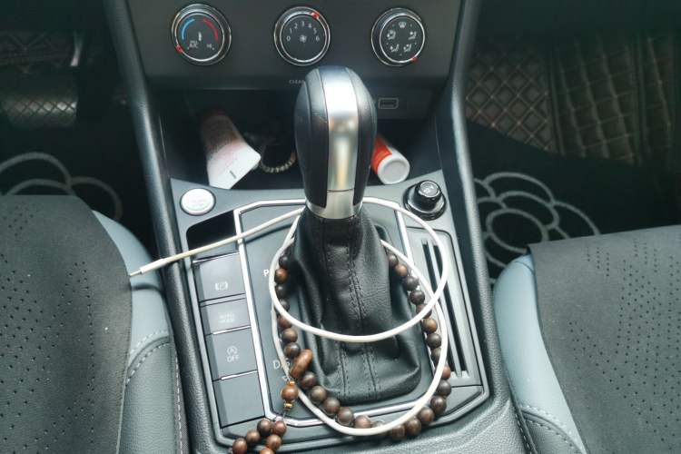 Used Volkswagen Lavida 2023 1.5L Automatic 5 Million Edition Gear Lever