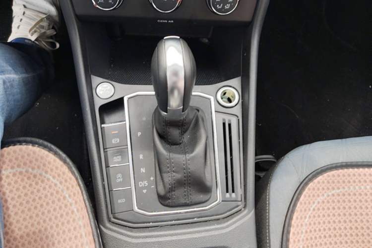 Used Volkswagen Lavida 2023 300TSI DSG Full-Comfort Edition Gear Lever