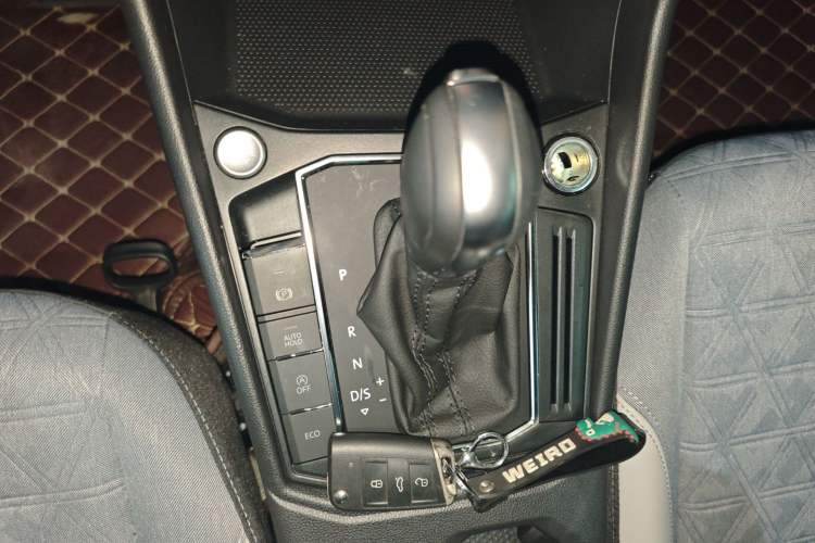 Used Volkswagen Lavida 2023 300TSI DSG Full-Comfort Edition Gear Lever