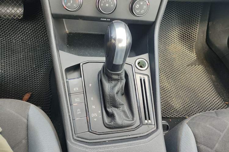 Used Volkswagen Lavida 2023 1.5L Automatic De Yi Edition Gear Lever