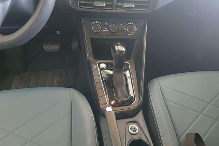 Used Volkswagen Lavida 2023 New Sharp 1.5L Automatic New Wish Edition Gear Lever