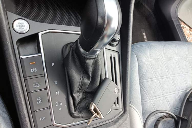 Used Volkswagen Lavida 2023 280TSI DSG Full-Comfort Edition Gear Lever