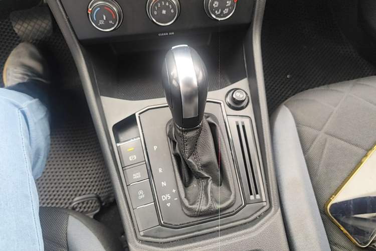 Used Volkswagen Lavida 2023 1.5L Automatic De Yi Edition Gear Lever