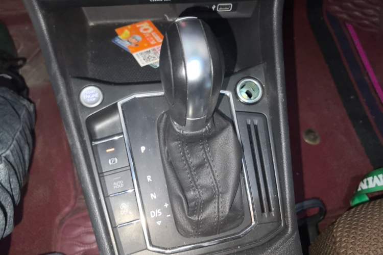 Used Volkswagen Lavida 2023 1.5L Automatic 5 Million Edition Gear Lever