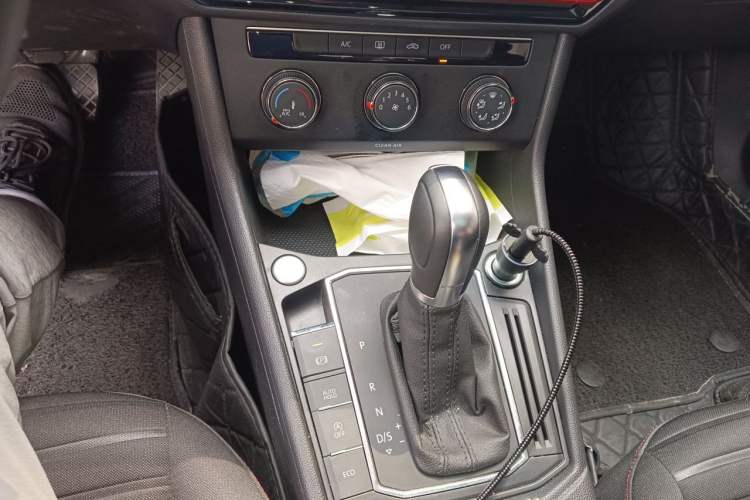 Used Volkswagen Lavida 2023 300TSI DSG Full-Comfort Edition Gear Lever