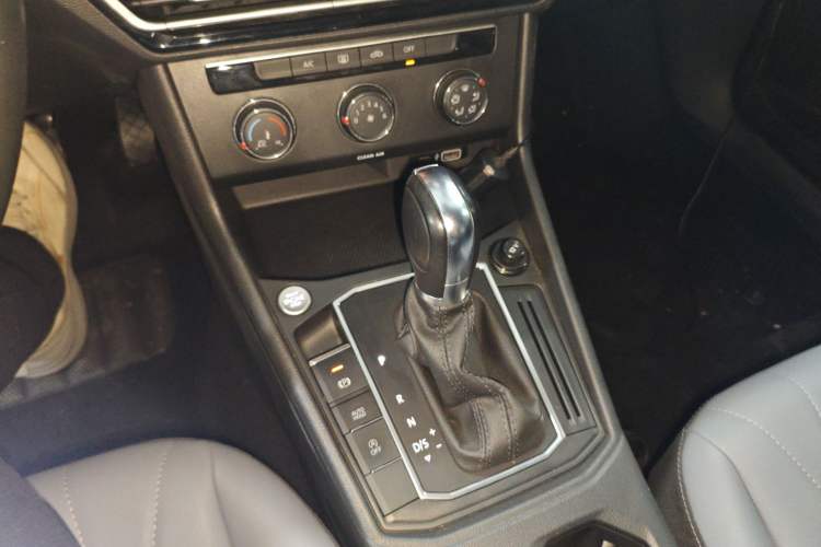 Used Volkswagen Lavida 2023 1.5L Automatic 5 Million Edition Gear Lever