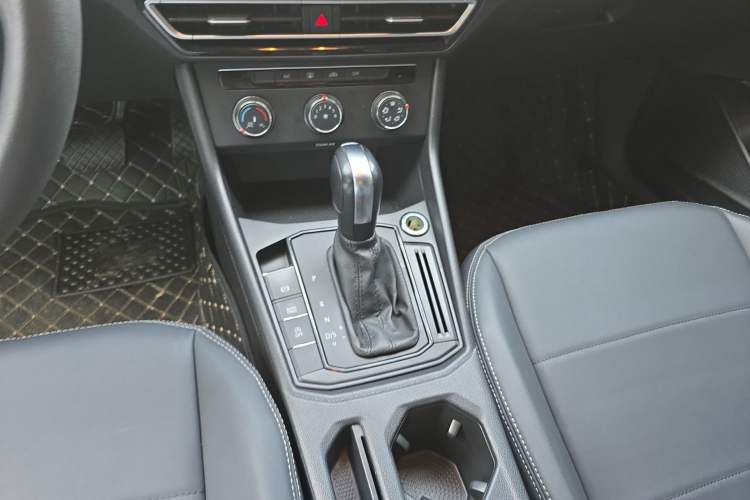 Used Volkswagen Lavida 2023 1.5L Automatic De Yi Edition Gear Lever