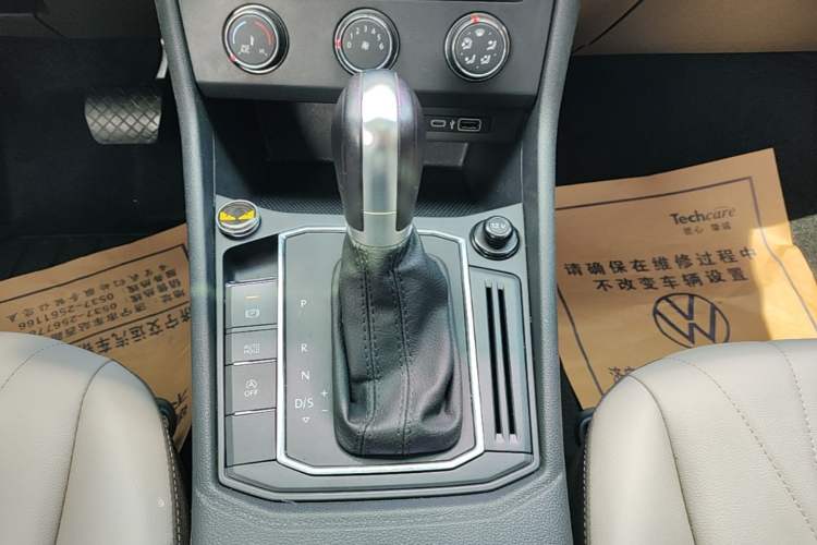 Used Volkswagen Lavida 2023 1.5L Automatic 5 Million Edition Gear Lever