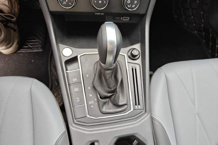 Used Volkswagen Lavida 2023 1.5L Automatic 5 Million Edition Gear Lever