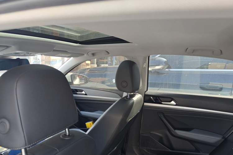 Used Volkswagen Lavida 2023 Revised Version 1.5L Automatic – Full-Option Edition Headliner