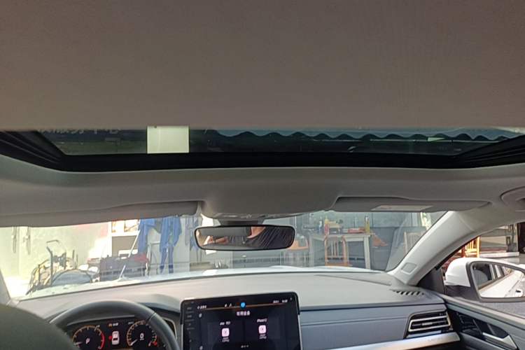 Used Volkswagen Lavida 2023 Revised Version 1.5L Automatic Starry Sky Edition – 5 Million Units Headliner