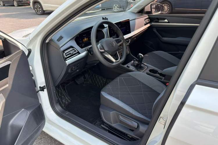 Used Volkswagen Lavida 2023 Revised 1.5L Automatic DeYi Edition Interior 2