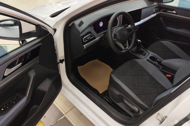 Used Volkswagen Lavida 2023 Revised 1.5L Automatic DeYi Edition Interior 3