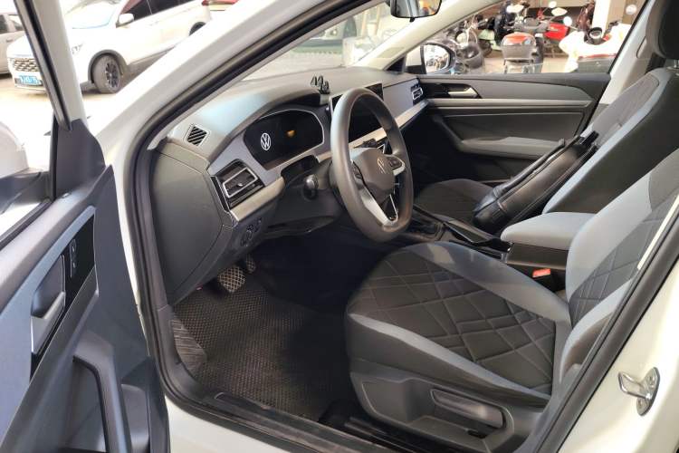Used Volkswagen Lavida 2023 Revised 1.5L Automatic DeYi Edition Interior 3