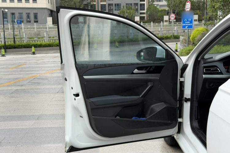 Used Volkswagen Lavida 2023 1.5L Automatic De Yi Edition Interior 3