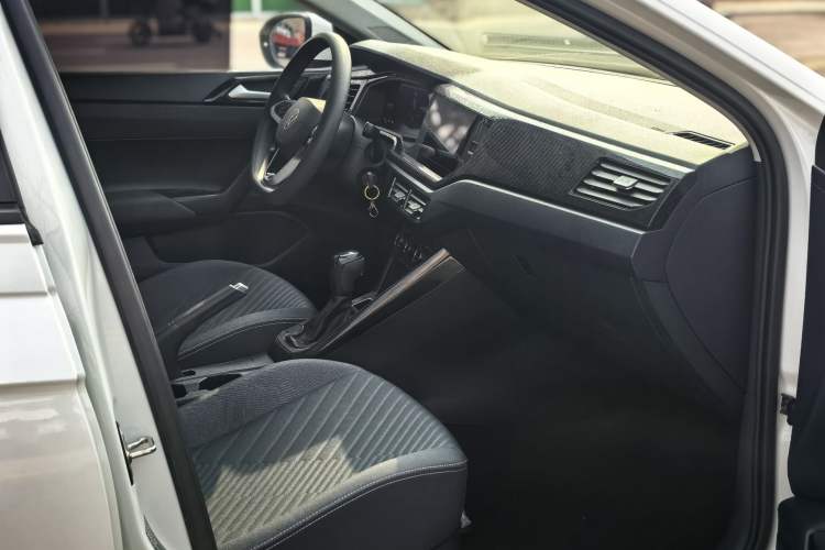 Used Volkswagen Lavida 2023 New Rui 1.5L Automatic New Yi Edition Interior 4