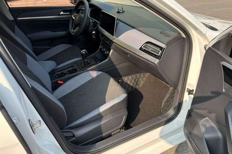 Used Volkswagen Lavida 2023 Revised 1.5L Automatic DeYi Edition Interior 4