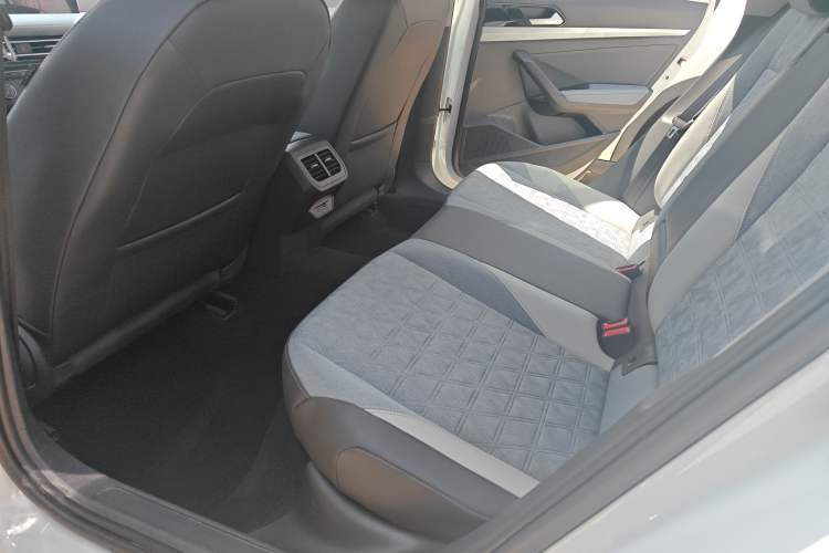 Used Volkswagen Lavida 2023 300TSI DSG Full-Comfort Edition Interior 5