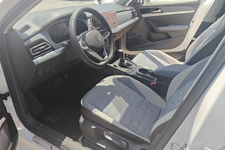 Used Volkswagen Lavida 2023 300TSI DSG Full-Comfort Edition Interior 6