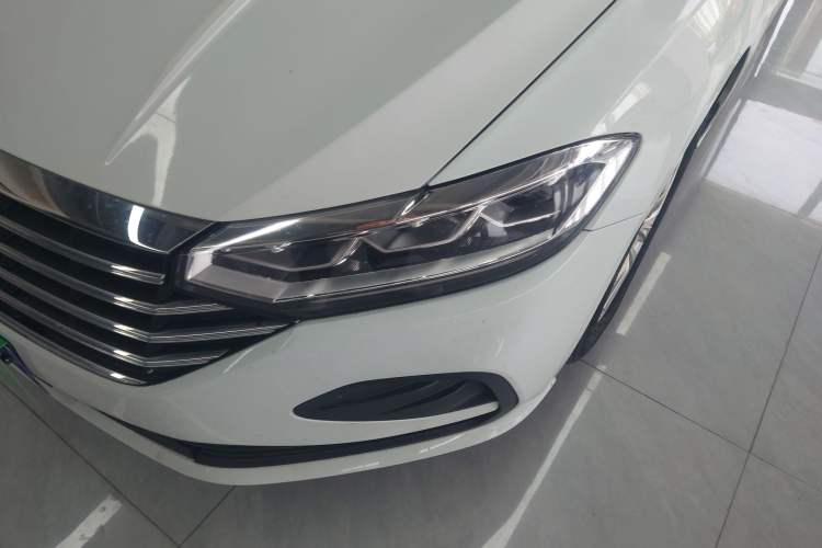 Used Volkswagen Lavida 2023 1.5L Automatic De Yi Edition Left Front Headlight