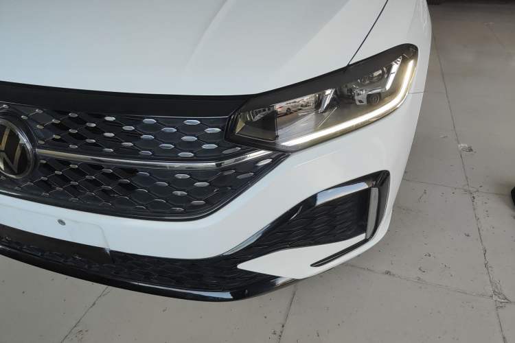 Used Volkswagen Lavida 2023 Revised Version 1.5L Automatic Starry Sky Edition – 5 Million Units Left Front Headlight