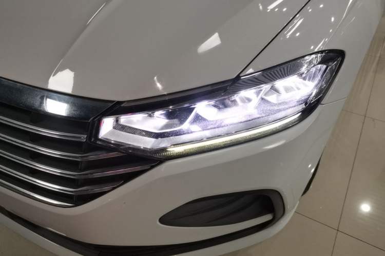 Used Volkswagen Lavida 2023 1.5L Automatic De Yi Edition Left Front Headlight