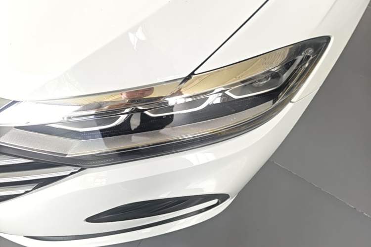 Used Volkswagen Lavida 2023 1.5L Automatic De Yi Edition Left Front Headlight