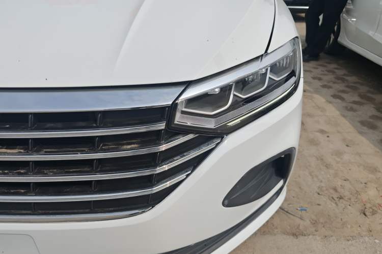Used Volkswagen Lavida 2023 1.5L Automatic De Yi Edition Left Front Headlight