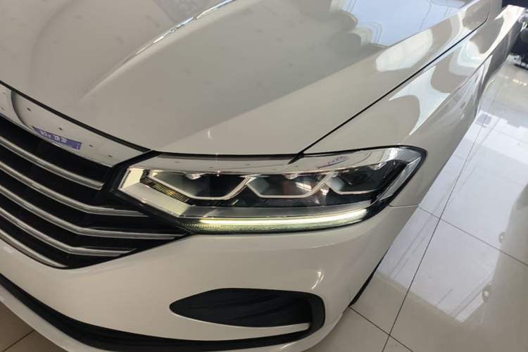 Used Volkswagen Lavida 2023 1.5L Automatic De Yi Edition Left Front Headlight