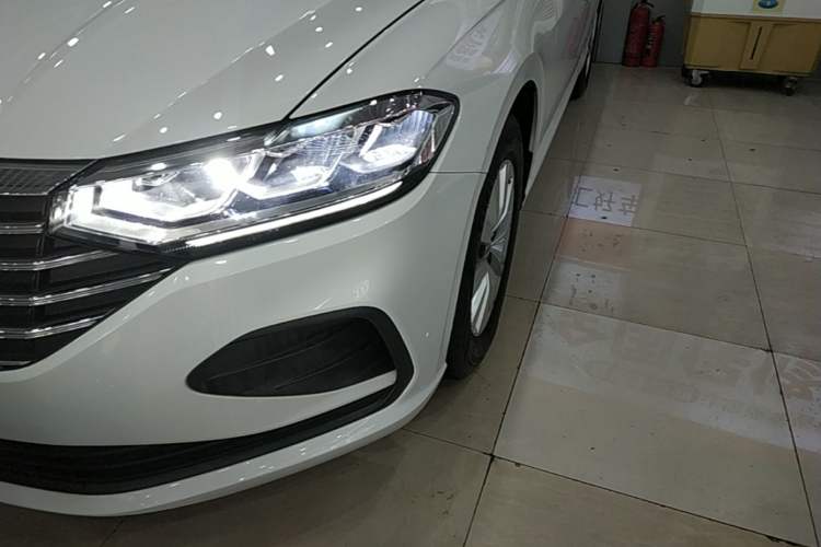 Used Volkswagen Lavida 2023 Revised 1.5L Automatic DeYi Edition Left Front Headlight