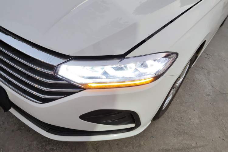 Used Volkswagen Lavida 2023 1.5L Automatic De Yi Edition Left Front Headlight