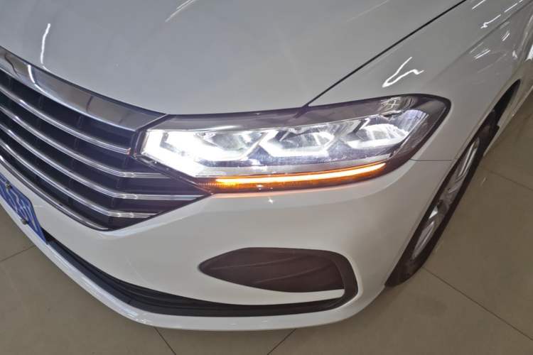 Used Volkswagen Lavida 2023 Revised 1.5L Automatic DeYi Edition Left Front Headlight