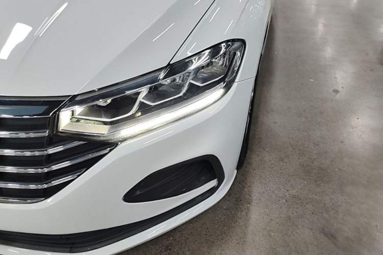 Used Volkswagen Lavida 2023 1.5L Automatic De Yi Edition Left Front Headlight