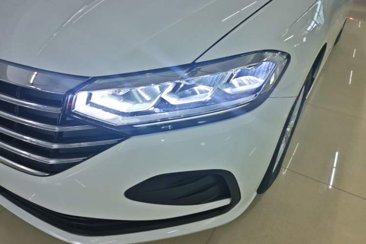 Used Volkswagen Lavida 2023 Revised 1.5L Automatic DeYi Edition Left Front Headlight