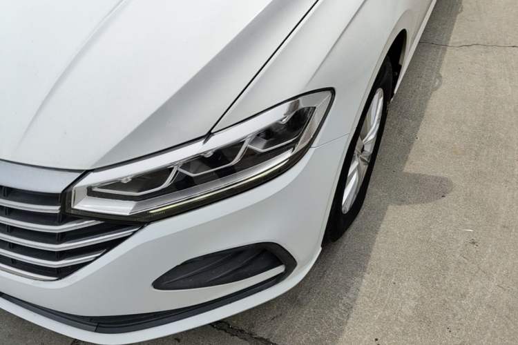 Used Volkswagen Lavida 2023 1.5L Automatic De Yi Edition Left Front Headlight