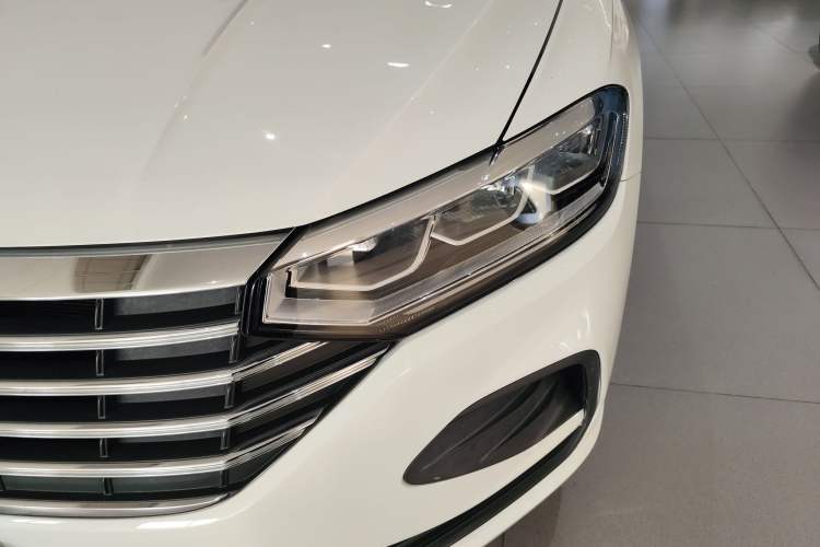 Used Volkswagen Lavida 2023 Revised 1.5L Automatic DeYi Edition Left Front Headlight