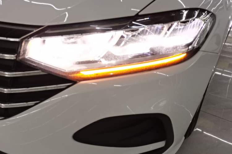 Used Volkswagen Lavida 2023 Revised 1.5L Automatic DeYi Edition Left Front Headlight