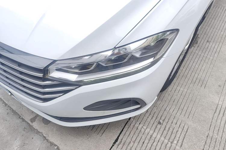 Used Volkswagen Lavida 2023 1.5L Automatic De Yi Edition Left Front Headlight