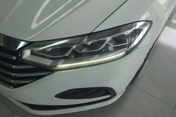 Used Volkswagen Lavida 2023 1.5L Automatic De Yi Edition Left Front Headlight