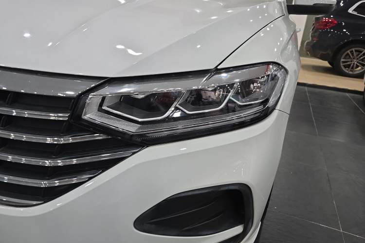 Used Volkswagen Lavida 2023 1.5L Automatic De Yi Edition Left Front Headlight