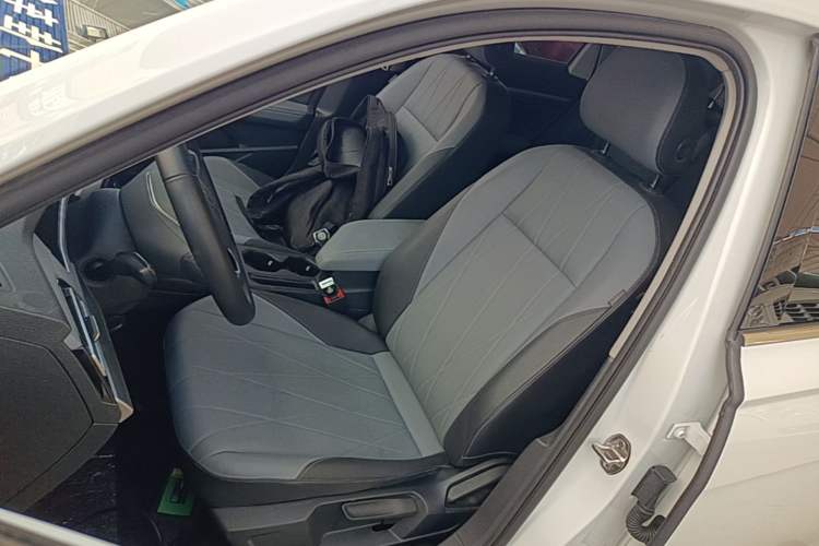 Used Volkswagen Lavida 2023 Revised Version 1.5L Automatic Starry Sky Edition – 5 Million Units Left Front Seat