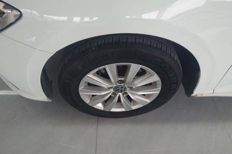 Used Volkswagen Lavida 2023 1.5L Automatic De Yi Edition Left Front Wheel Hub