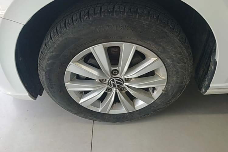 Used Volkswagen Lavida 2023 1.5L Automatic De Yi Edition Left Front Wheel Hub