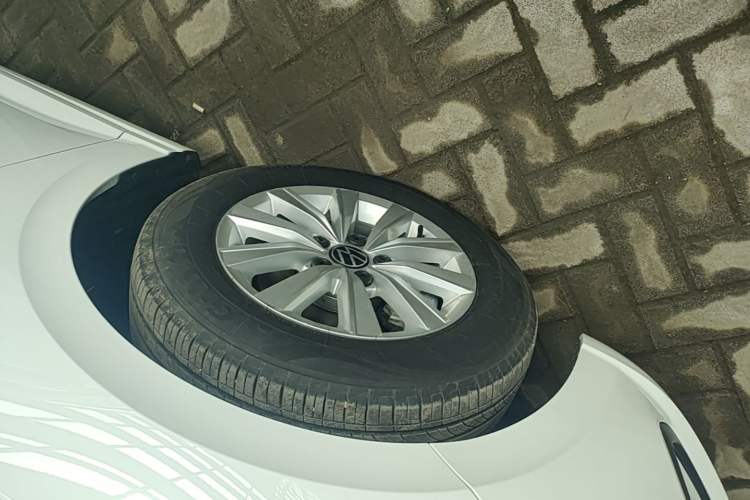 Used Volkswagen Lavida 2023 1.5L Automatic De Yi Edition Left Front Wheel Hub