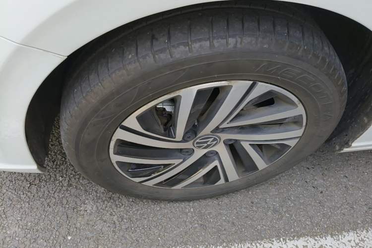 Used Volkswagen Lavida 2023 280TSI DSG Starry Sky Deluxe Edition Left Front Wheel Hub