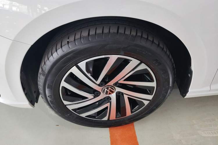 Used Volkswagen Lavida 2023 280TSI DSG Starry Sky Deluxe Edition Left Front Wheel Hub