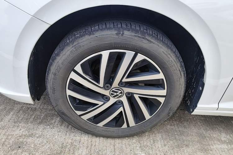 Used Volkswagen Lavida 2023 Revised Version 1.5L Automatic Starry Sky Edition – 5 Million Units Left Front Wheel Hub
