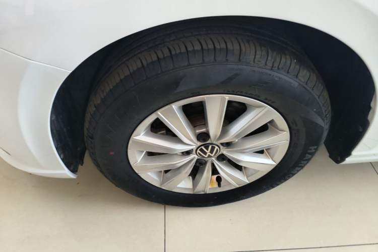 Used Volkswagen Lavida 2023 1.5L Automatic De Yi Edition Left Front Wheel Hub