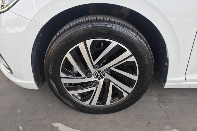Used Volkswagen Lavida 2023 1.5L Automatic Full-Comfort Edition Left Front Wheel Hub