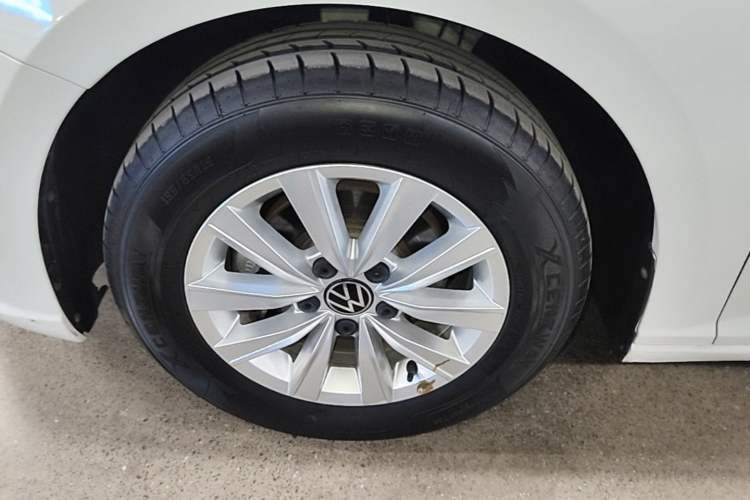 Used Volkswagen Lavida 2023 1.5L Automatic De Yi Edition Left Front Wheel Hub